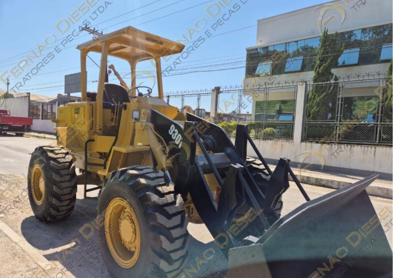 Pá Carregadeira CATERPILLAR 930T, ano 1995, totalmente revisada